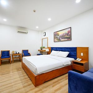 Deluxe Double Room Bathtub